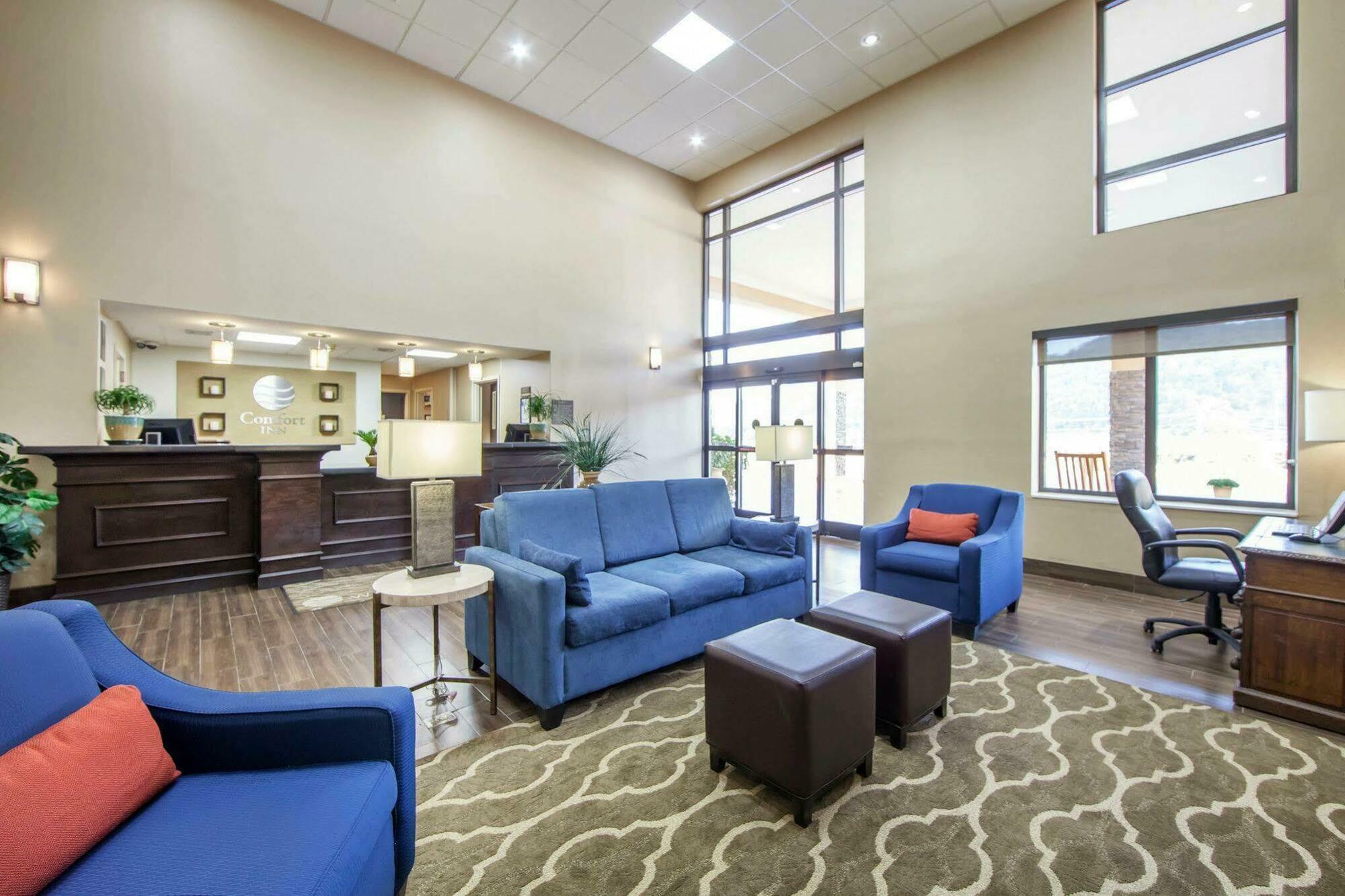 Comfort Inn At Royal Blue Pioneer Exterior foto