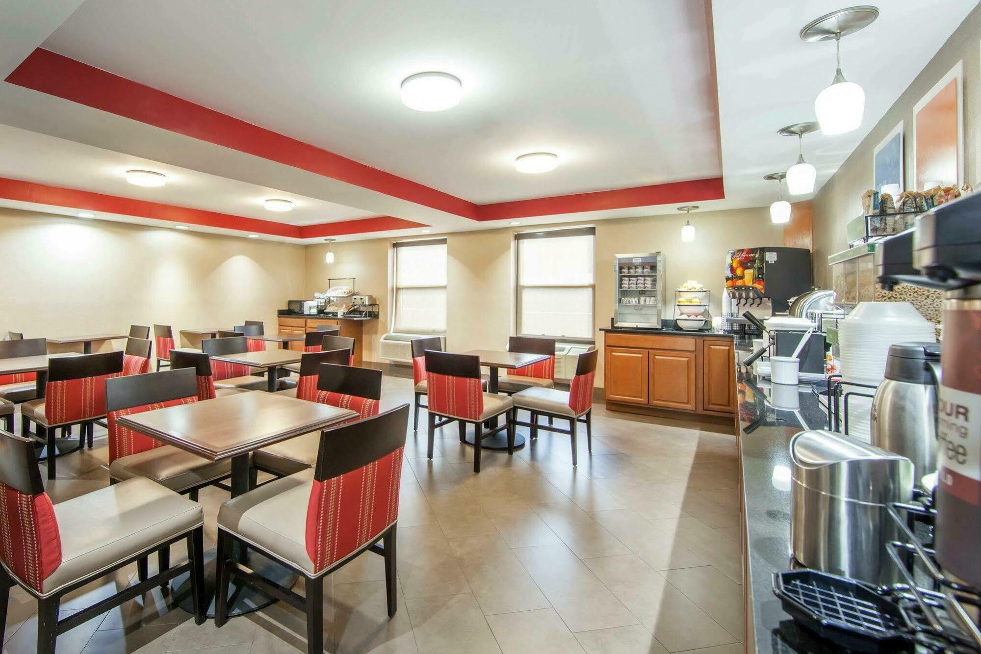 Comfort Inn At Royal Blue Pioneer Exterior foto